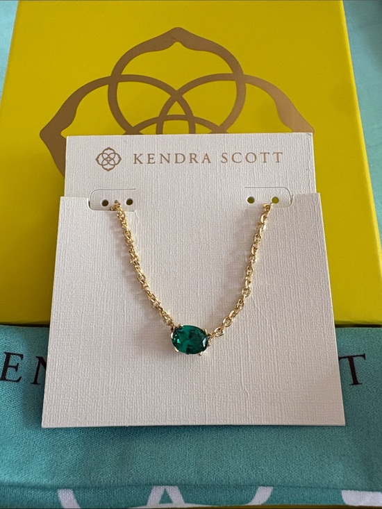 Kendra Scott Jewelry - Kendra Scott Cailin Gold Pendant Necklace in Green Crystal nwt